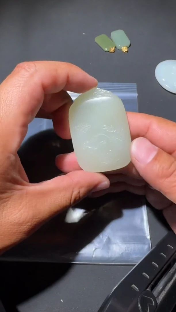 未镶嵌和田玉（糖玉）挂件和田玉