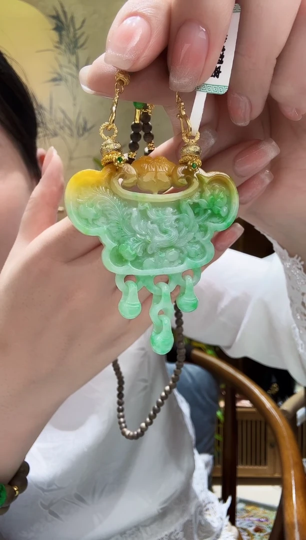 颈饰未镶嵌翡翠吊坠