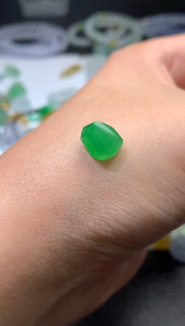 未镶嵌定制翡翠毛货 9.6-7.5-4.6