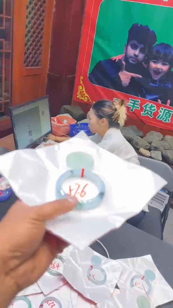翡翠手镯未镶嵌手镯