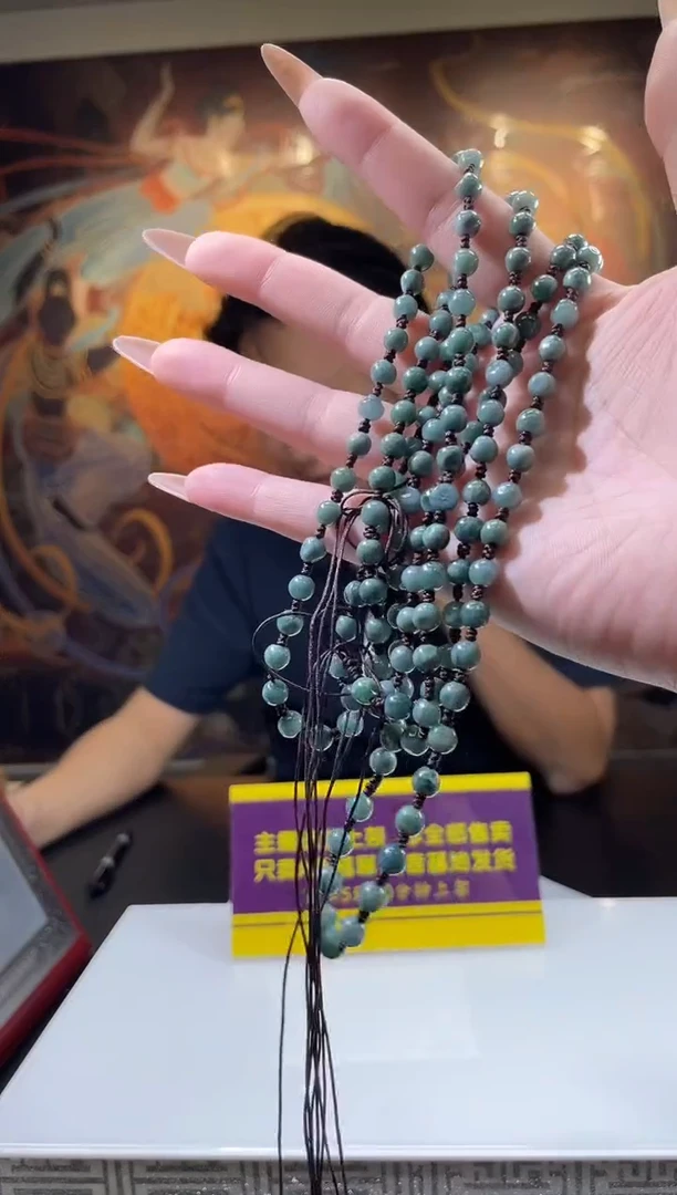 翡翠未镶嵌颈饰多样性发其一