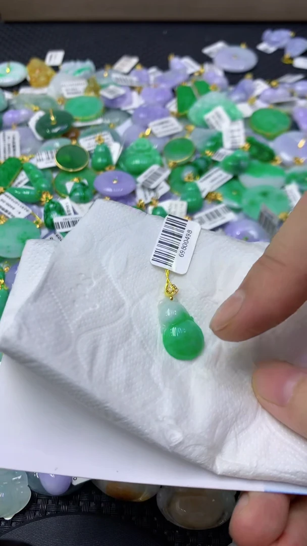 颈饰18K金镶嵌翡翠天然缅甸翡翠A货