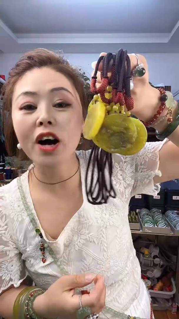 蛇纹石玉未镶嵌喜鹊多样性发货其中之一