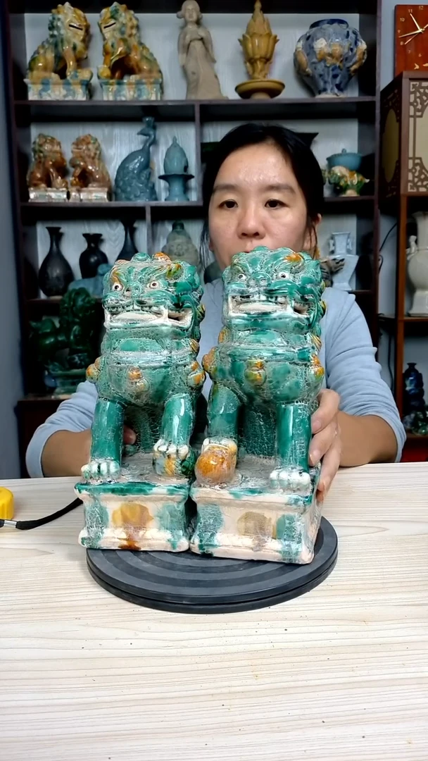 经典一对狮子精美复古风格瓷器