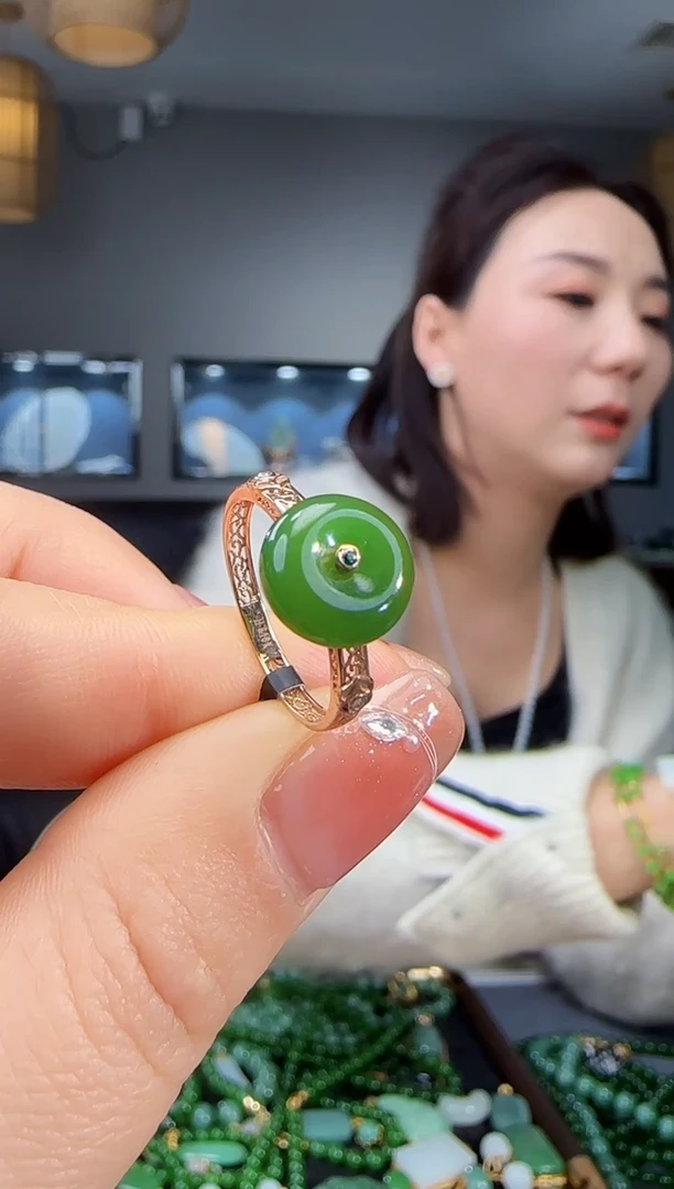 18K金镶嵌戒指和田玉美*飒1