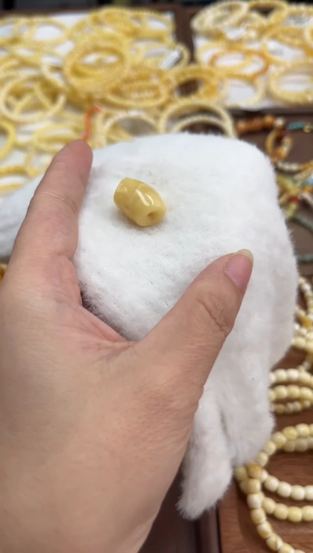 【闪购商品】蜜蜡裸石未镶嵌马蹄1