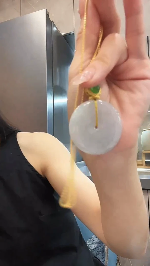 翡翠未镶嵌颈饰平安扣