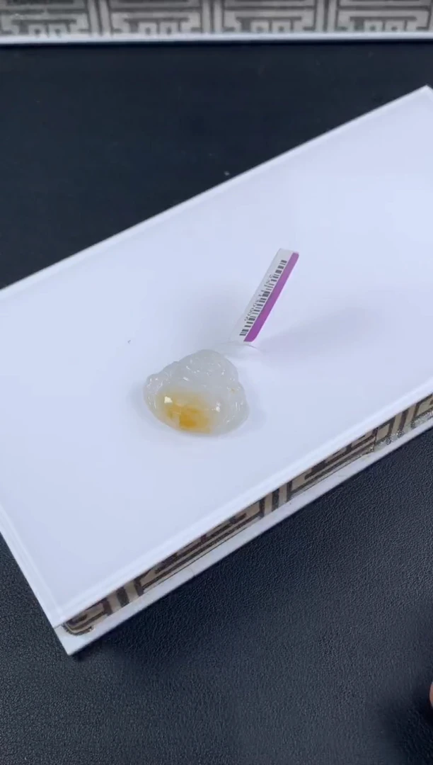 未镶嵌定制翡翠燕**金翡翠