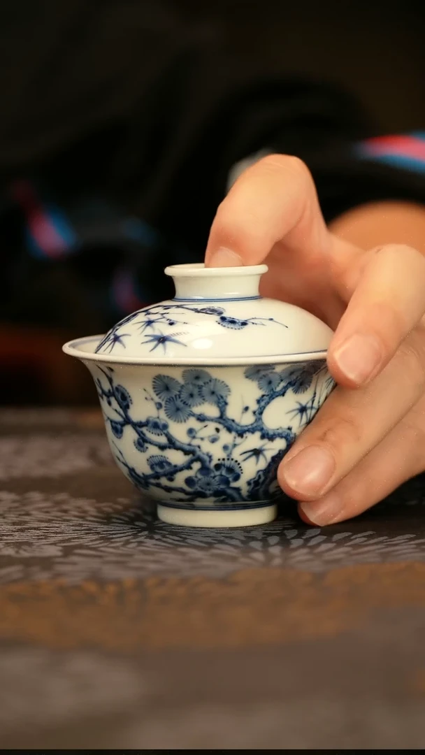 垂虹幕古松竹梅盖碗