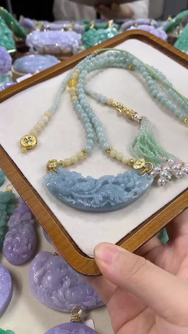 颈饰未镶嵌翡翠吊坠