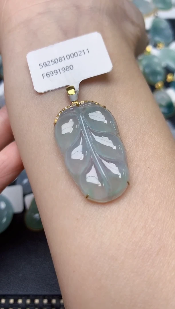 颈饰18K金镶嵌翡翠天然缅甸A货翡翠