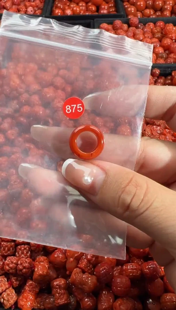 颈饰未镶嵌南红玛瑙1