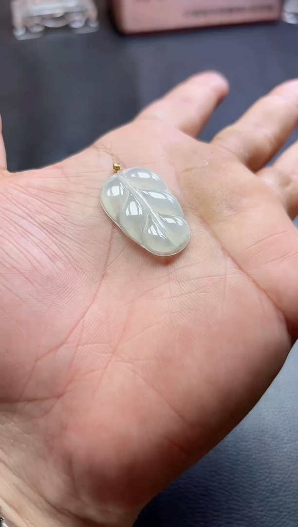颈饰未镶嵌翡翠叶子吊坠