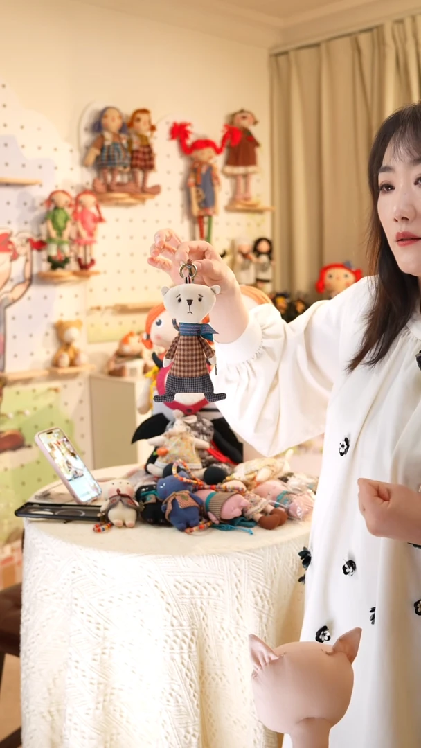 棉菠****）设计师款—委屈熊