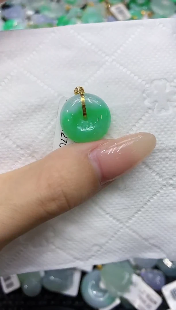 翡翠18K金镶嵌颈饰111111111111
