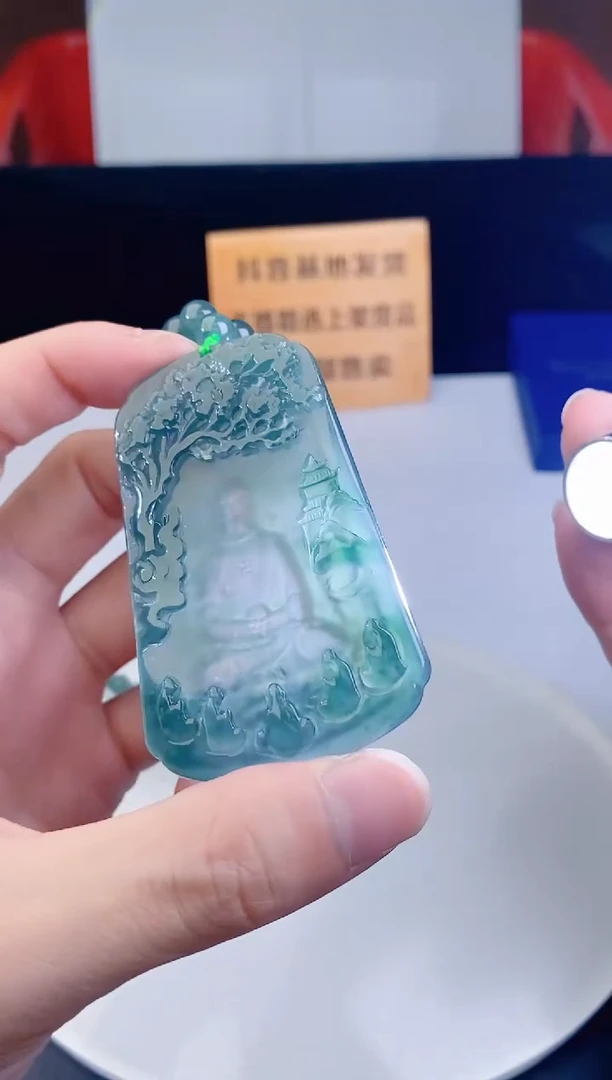 颈饰未镶嵌翡翠