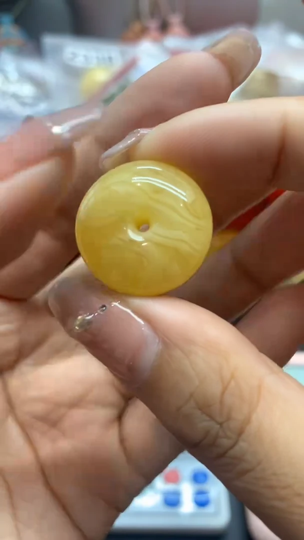未镶嵌琥珀珠宝奇石140