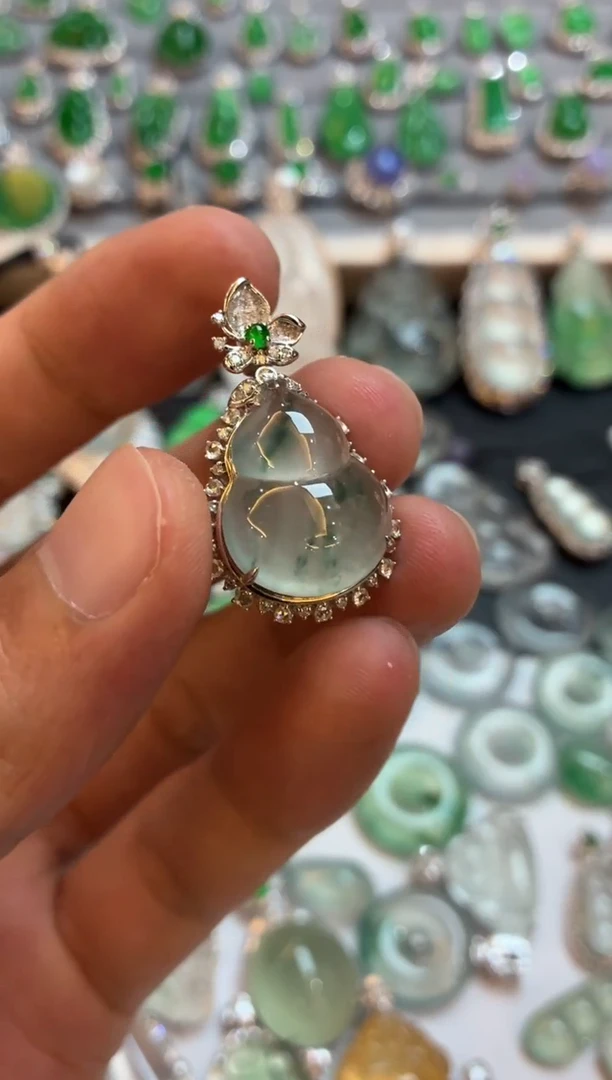 吊坠(不含链)18K金镶嵌翡翠葫芦