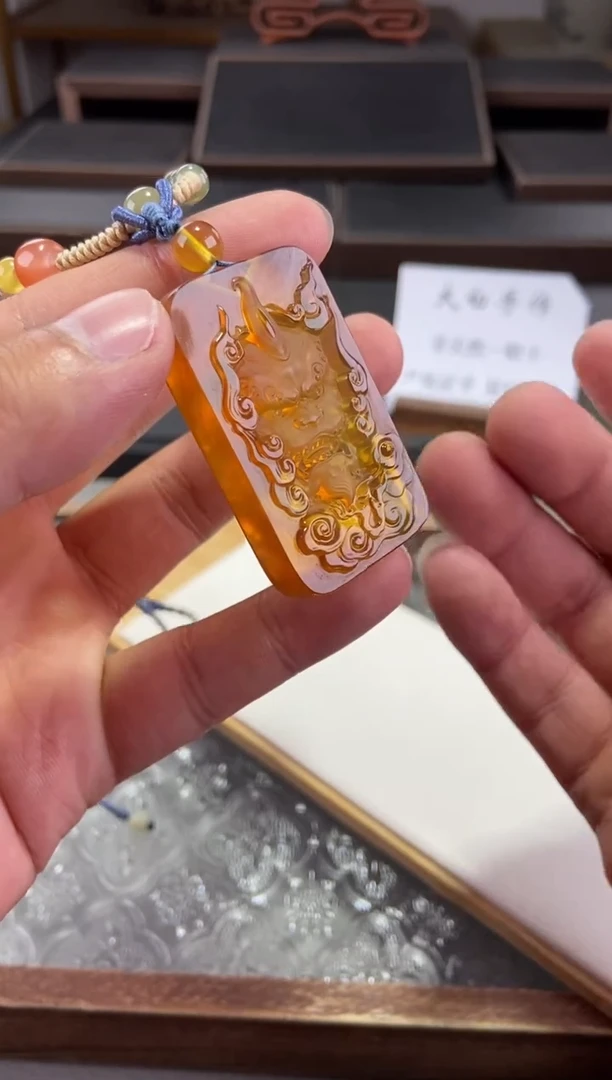 琥珀颈饰未镶嵌貔貅方牌吊坠