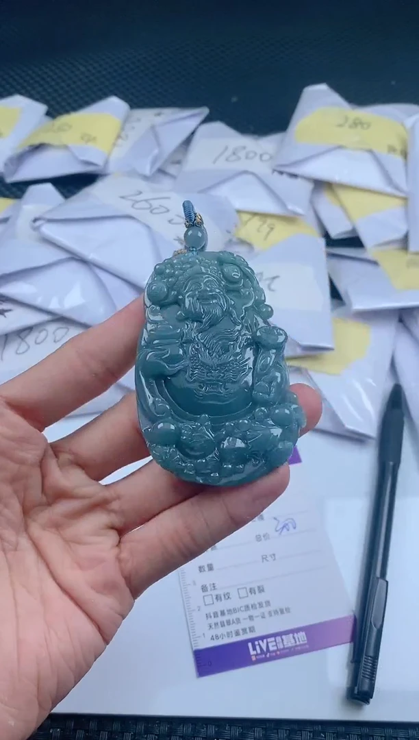 翡翠未镶嵌颈饰