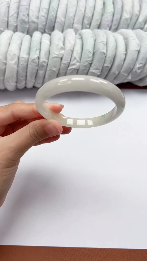 高端手镯，一物一拍M04