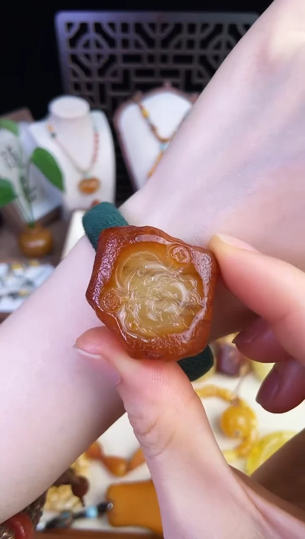 未镶嵌琥珀珠宝奇石柒月