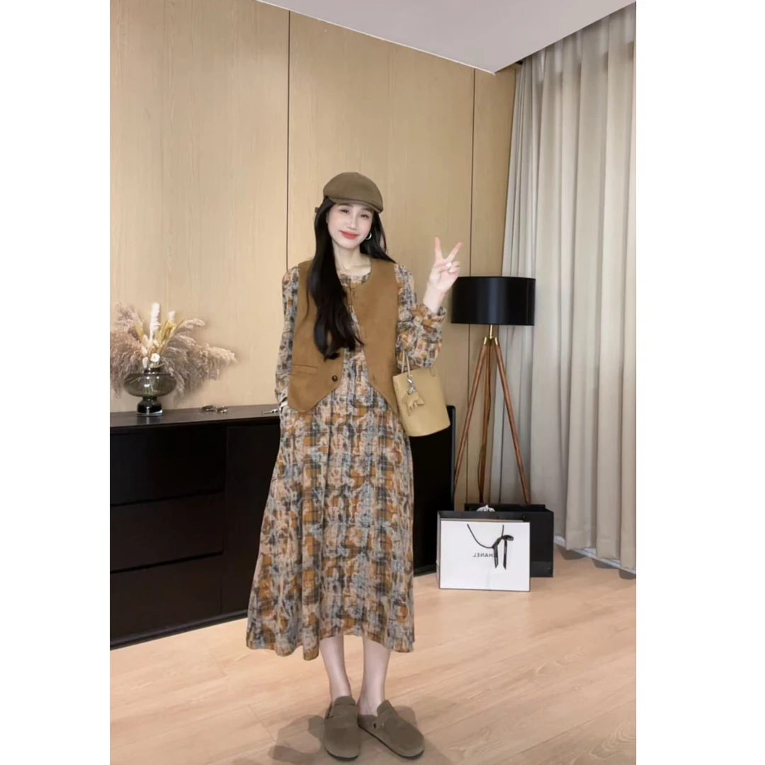 美拉德穿搭长袖碎花连衣裙叠穿麂皮绒马甲女春秋超火好看长裙套装