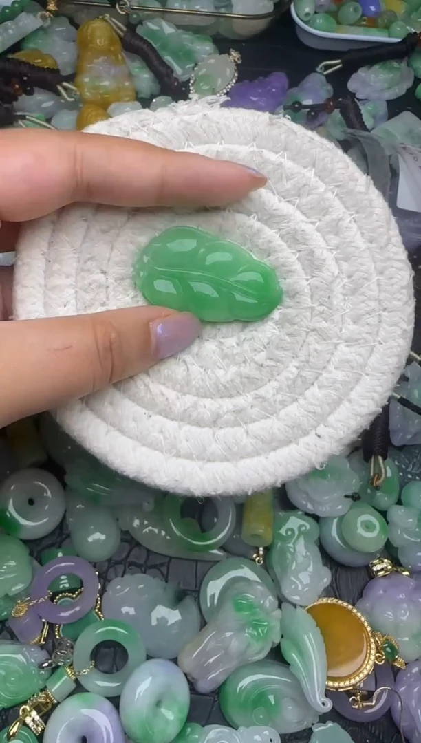 颈饰未镶嵌翡翠缅甸翡翠吊坠