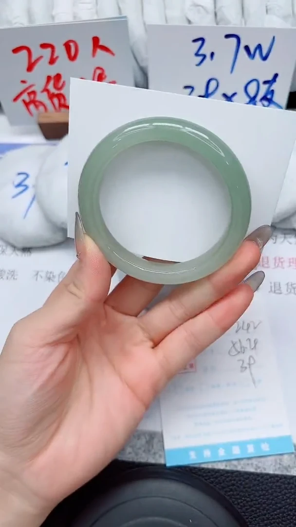 未镶嵌手镯石英质玉242-56.4半
