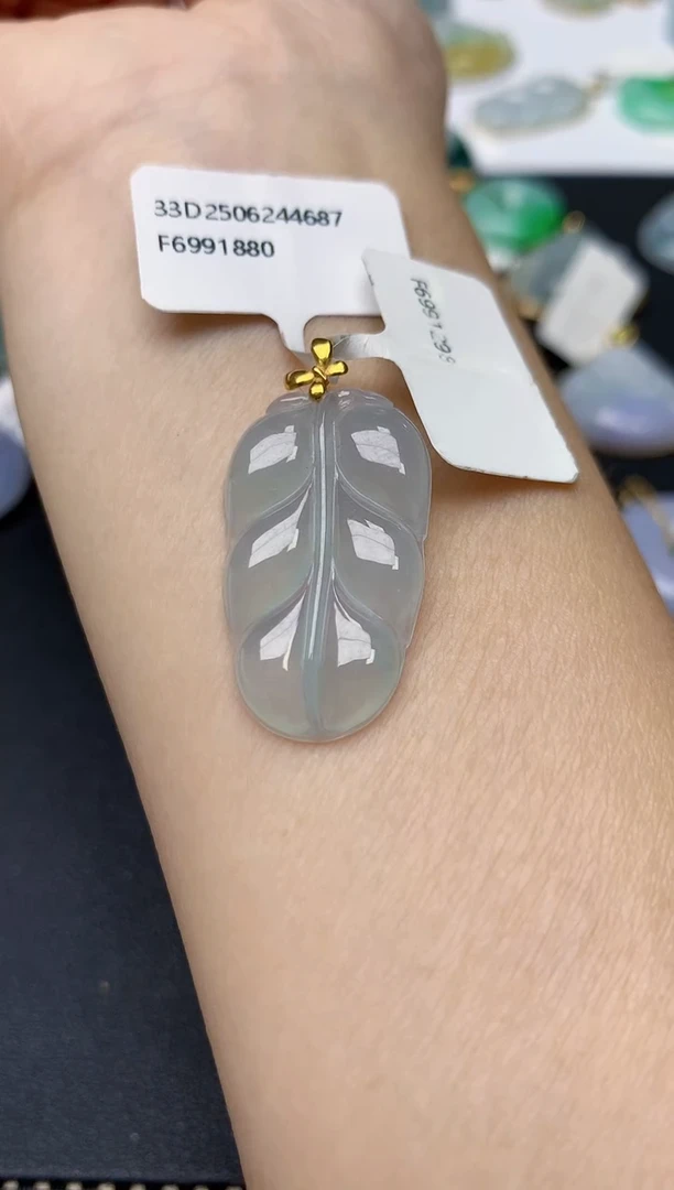 翡翠18K金镶嵌颈饰天然缅甸A货翡翠