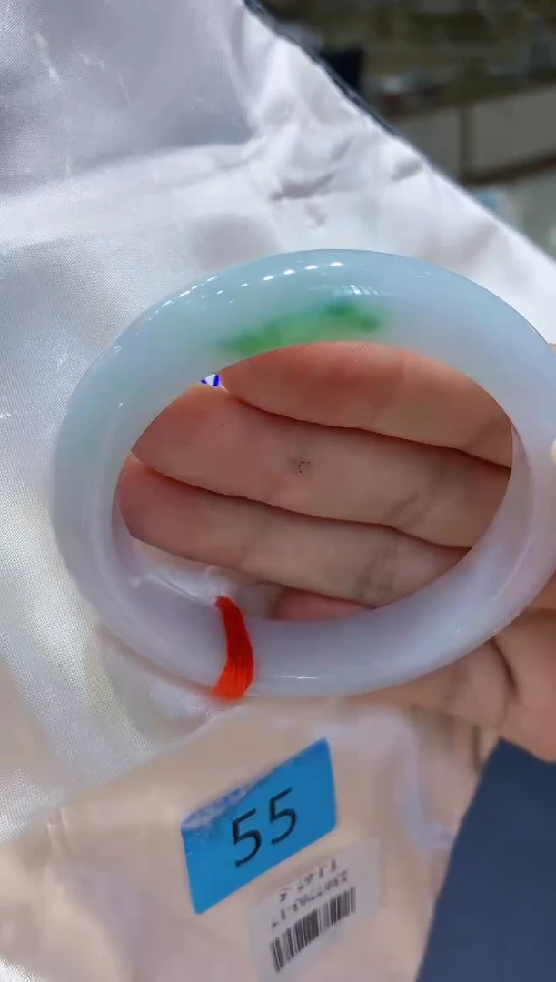 翡翠手镯未镶嵌翡翠手镯