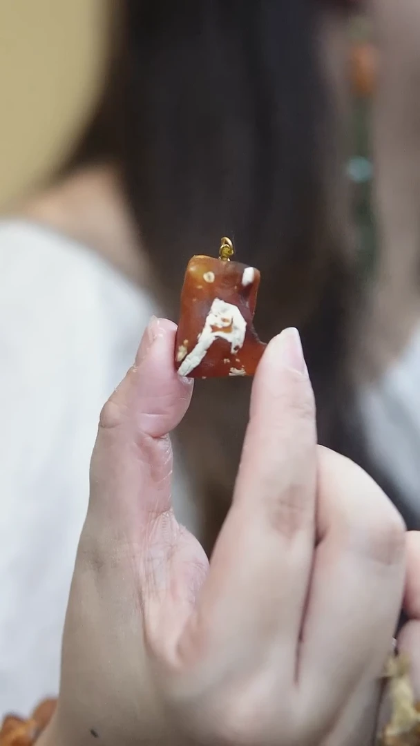 琥珀颈饰未镶嵌蜜蜡吊坠