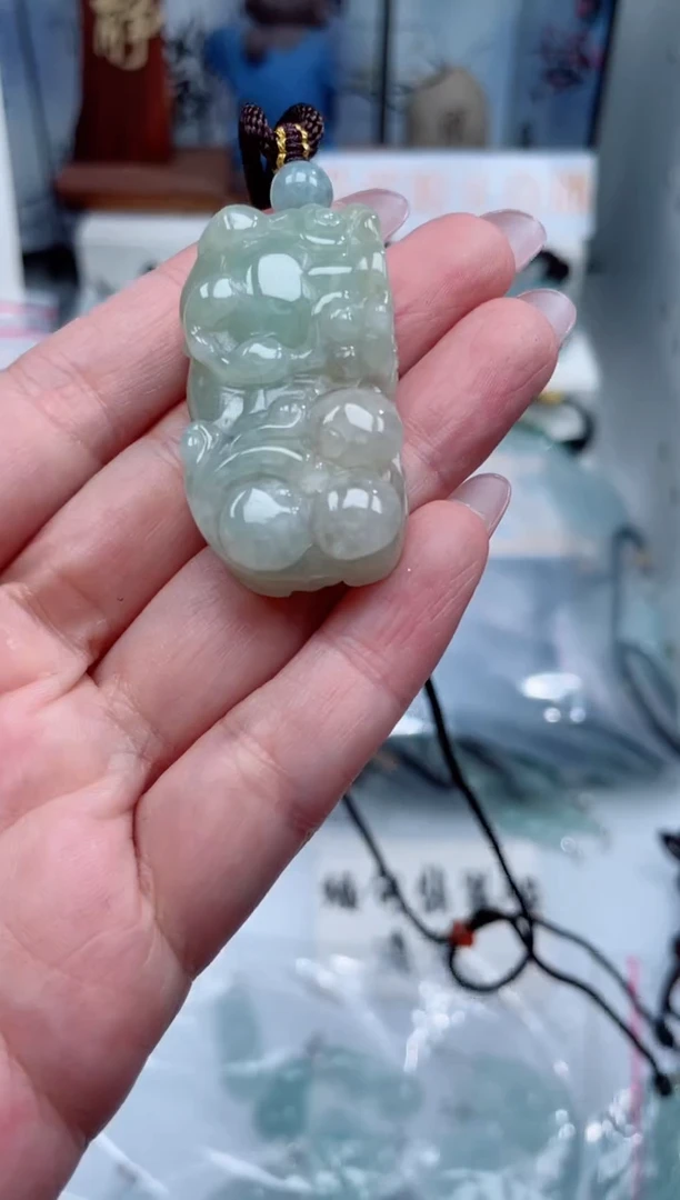 颈饰未镶嵌翡翠吊坠