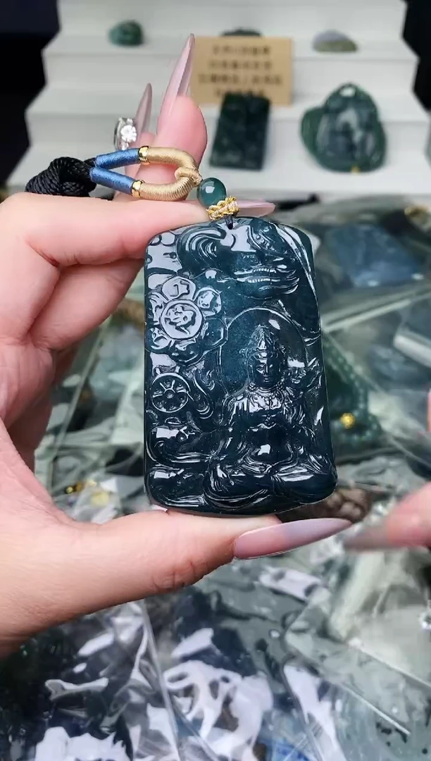 颈饰未镶嵌翡翠