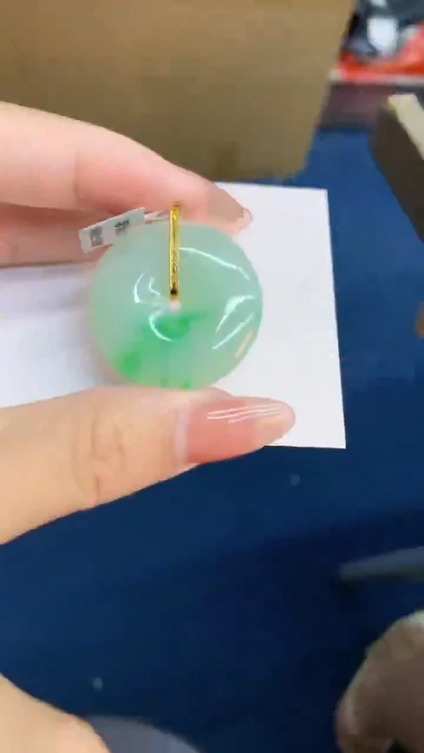 翡翠18K金镶嵌颈饰           1