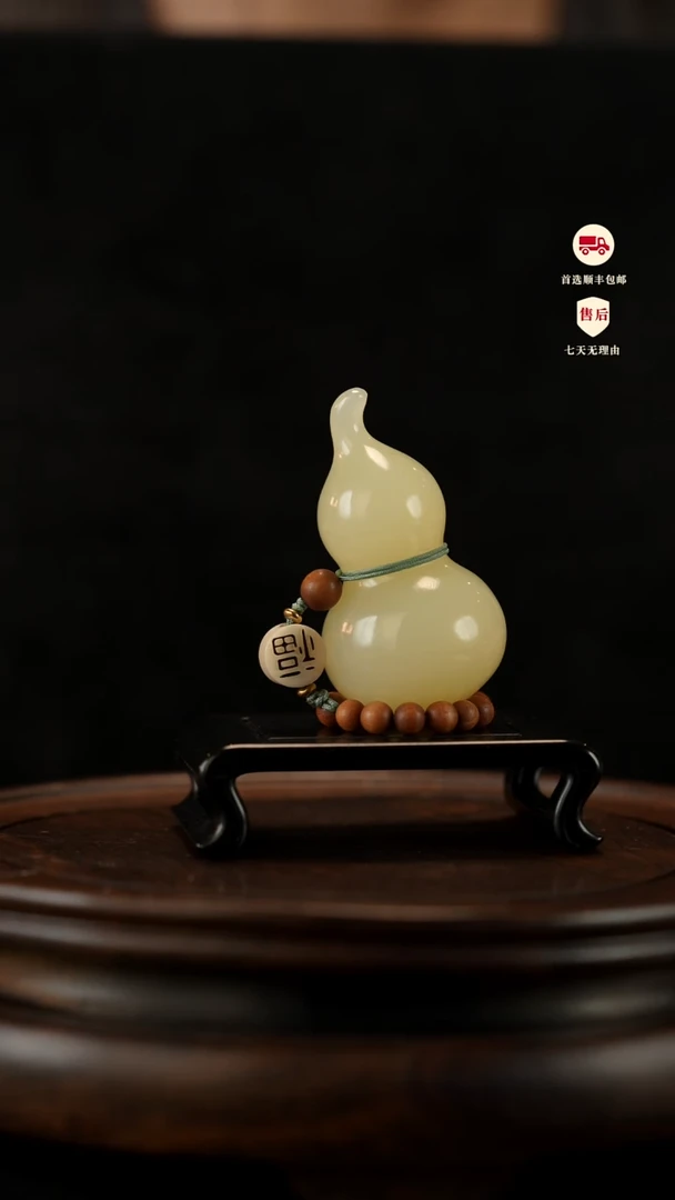 云南石竹叶青雕刻：手捻福禄手把件摆件