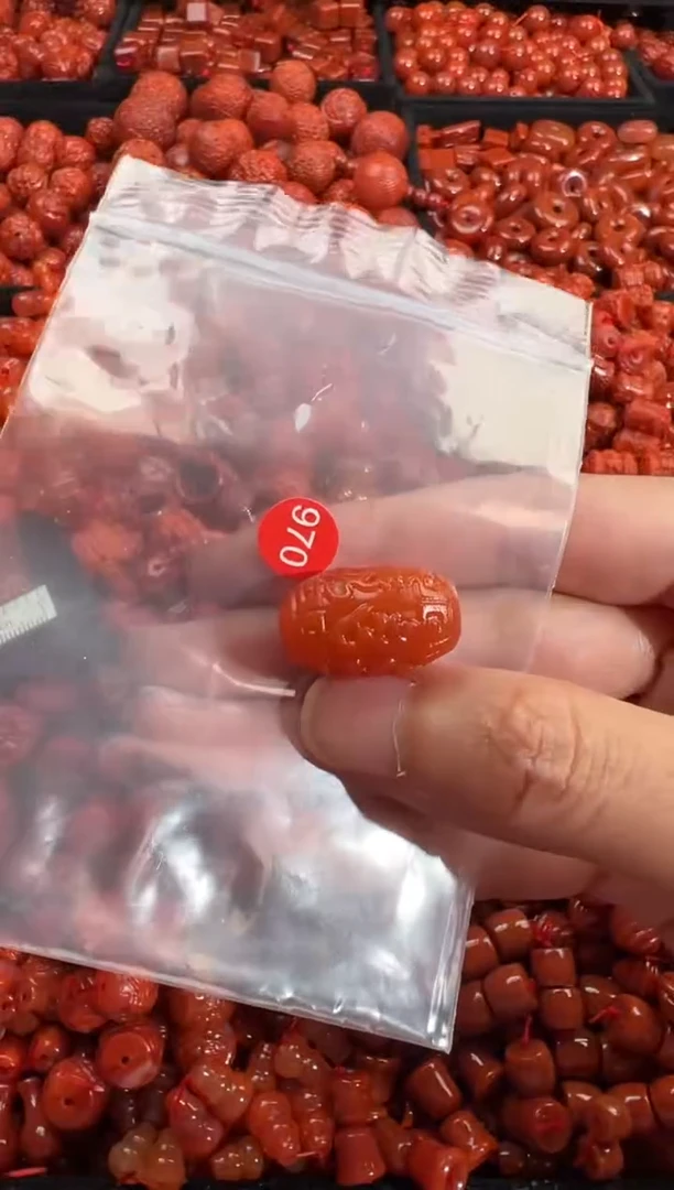 南红玛瑙未镶嵌颈饰1