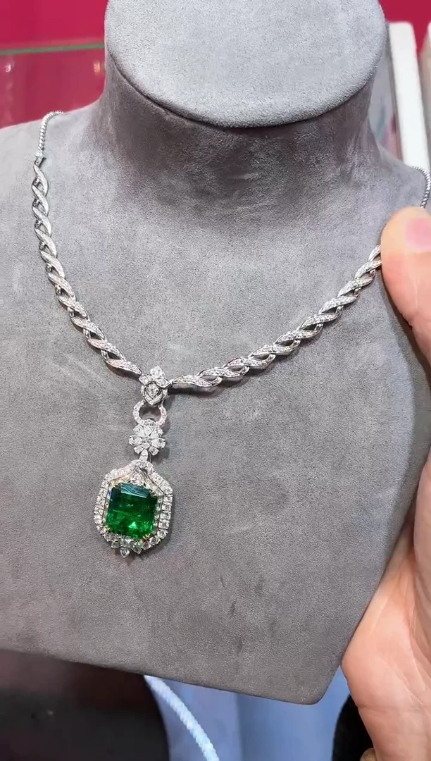 18K金镶嵌套链祖母绿【闪购】7.47ct/同步展会价/沃顿