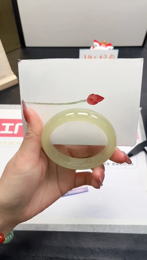 【闪购商品】石英质玉手镯未镶嵌16-56
