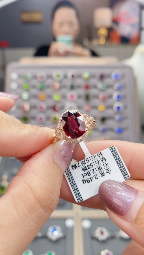 碧玺戒指18K金镶嵌2.8