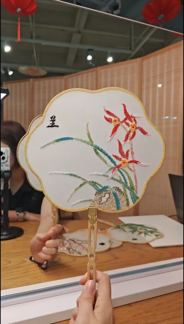 刺绣百师园珠绣团扇-兰