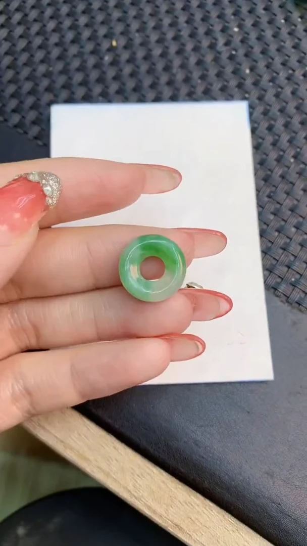 颈饰未镶嵌翡翠1