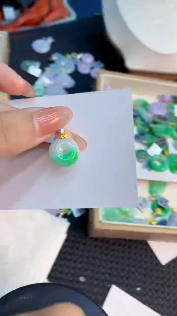 翡翠18K金镶嵌吊坠(不含链)1