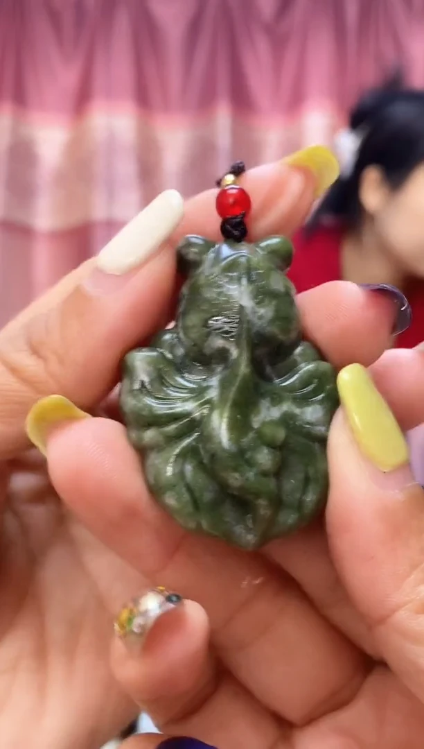 未镶嵌岫玉吊坠