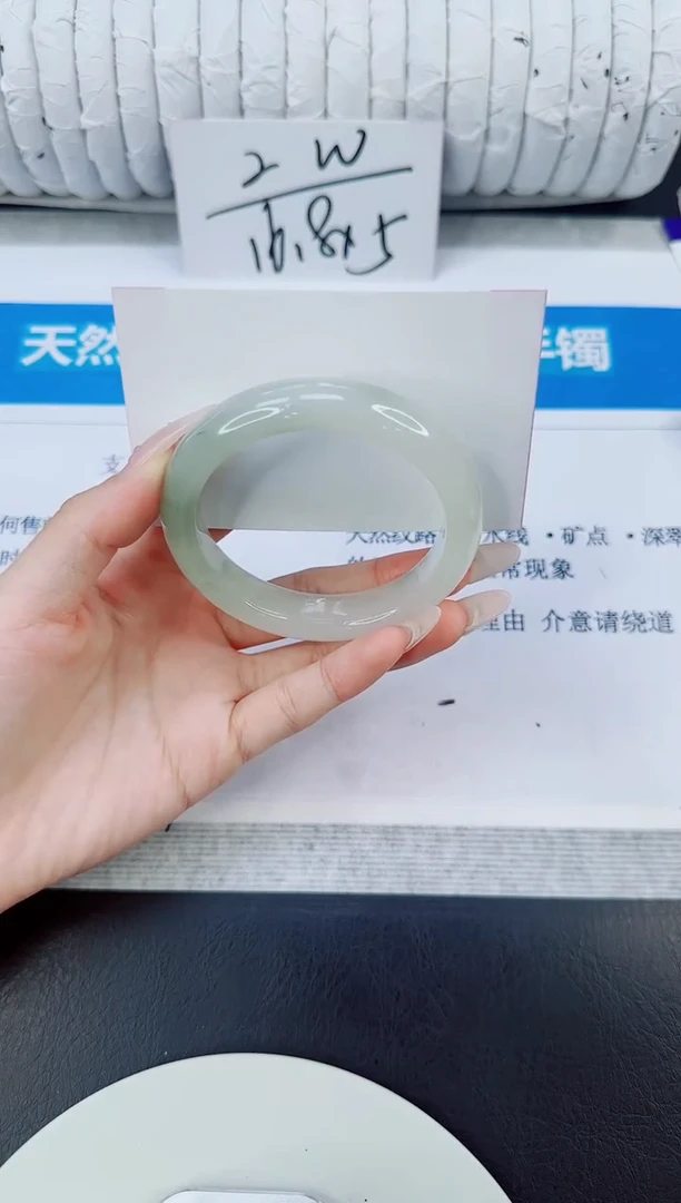 未镶嵌手镯石英质玉81/55.2