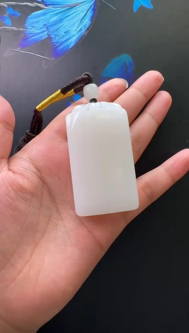 颈饰未镶嵌和田玉吊坠