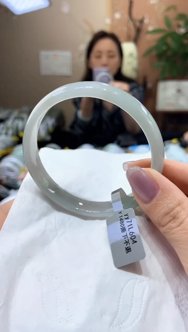 翡翠手镯未镶嵌60.4圈口