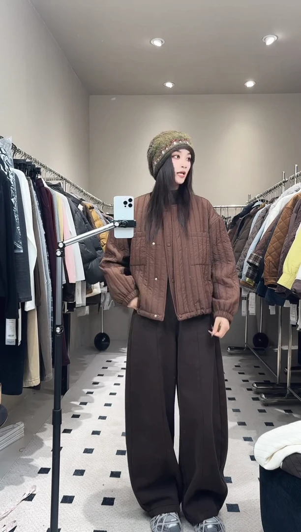 小圆领咖色棉服000
