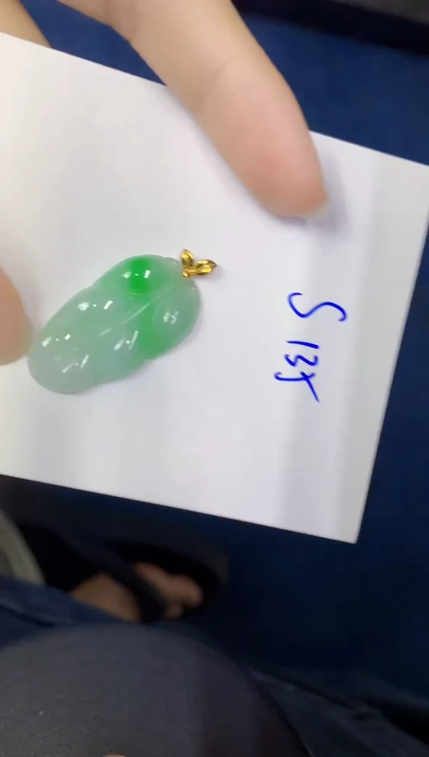 颈饰18K金镶嵌翡翠缅甸天然翡翠A货