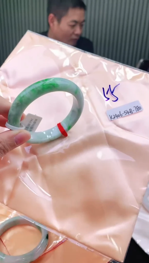 未镶嵌手镯翡翠54+